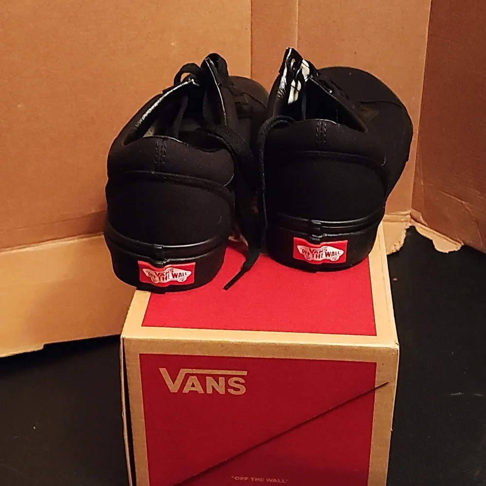 Vans - Picture 3 of 5